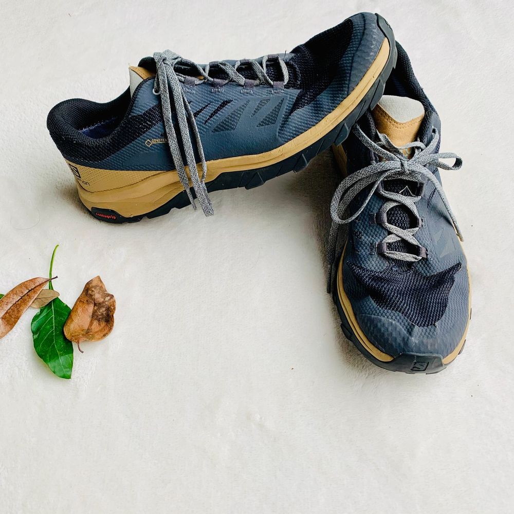 Salomon Outline GTX Men's Hiking Shoes (12)